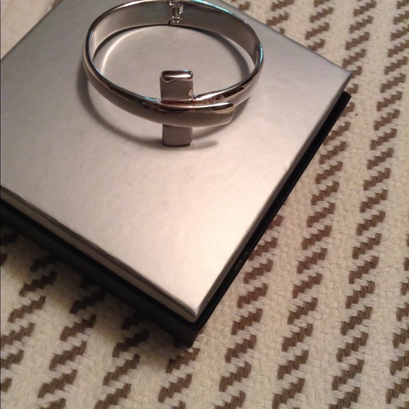 RLM White Bronze Hinged Back Closure Bracelet. - Picture 3 of 6